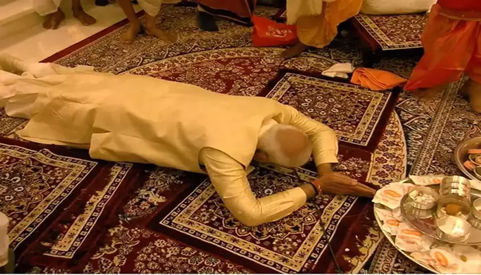 PM Modi in Ayodhya:रामलला की हुई पहली आरती, 500 सालों का सपना हुआ पूरा 4 3 21
