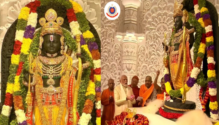PM Modi in Ayodhya:रामलला की हुई पहली आरती, 500 सालों का सपना हुआ पूरा 3 ौौ
